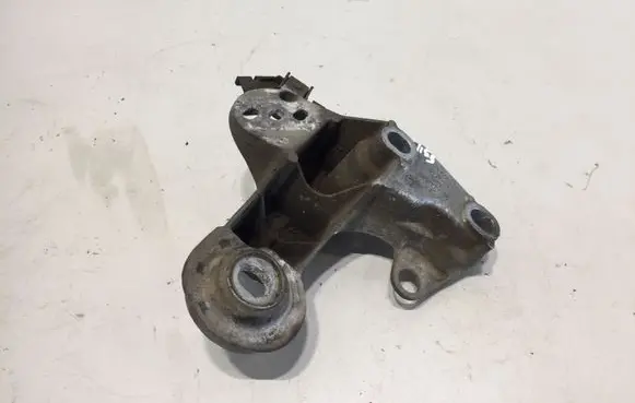 Volkswagen PASSAT B5.5 Engine mounting bracket 4B0199352B