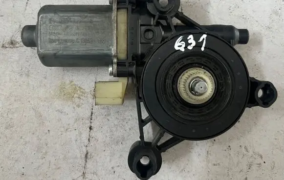 Audi A3 S3 8V Front door window regulator motor 5Q0959802B 5112