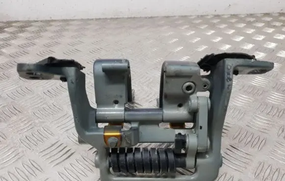 BMW 5 E60 E61 Tailgate/trunk/boot hinge 7061383
