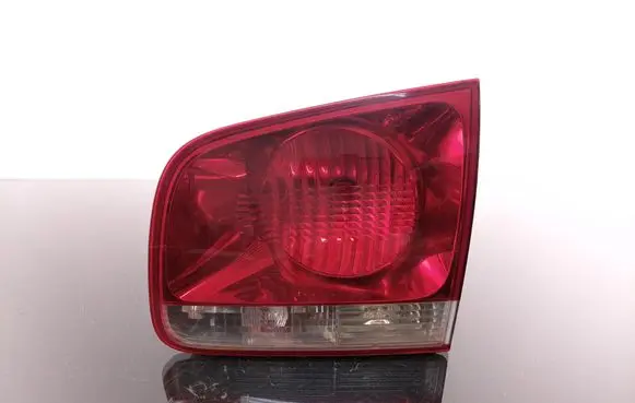 Tailgate rear/tail lights