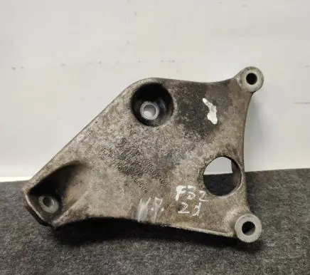 BMW 4 F32 F33 Engine mounting bracket 6788611