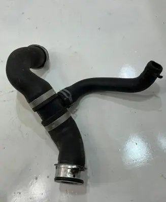 Mercedes-Benz C W204 Engine coolant pipe/hose A2045012682 | 888.112.129