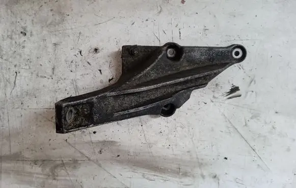 BMW 5 E39 Engine mounting bracket 1092425