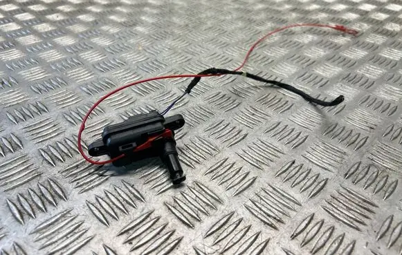 Audi A6 S6 C7 4G Fuel tank cap lock motor 8V0862153A