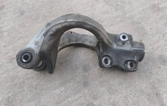 Front wheel hub spindle knuckle