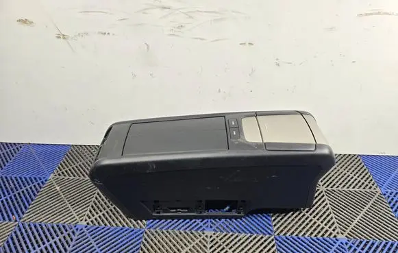 Lexus RX 330 - 350 - 400H Glove box central console 