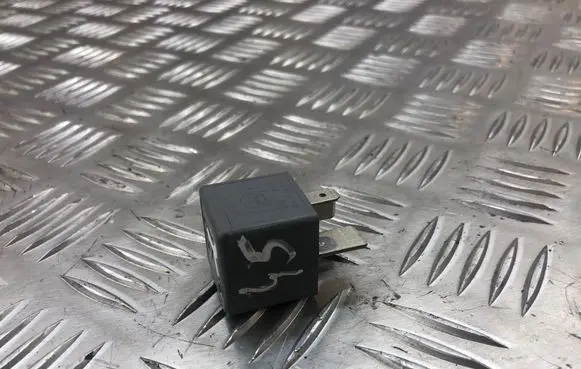 Audi A6 S6 C6 4F Other relay 8D0951253A