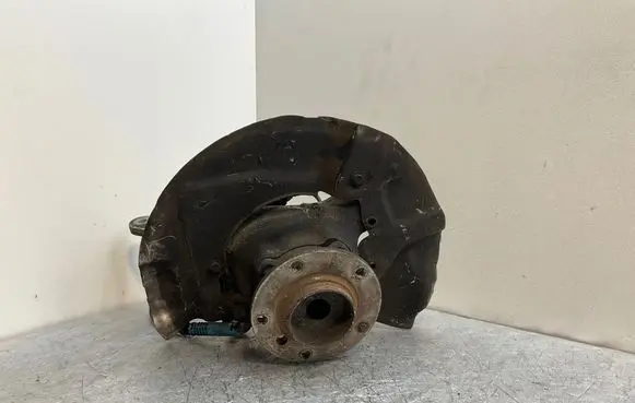 BMW 5 E60 E61 Front wheel hub 6760954