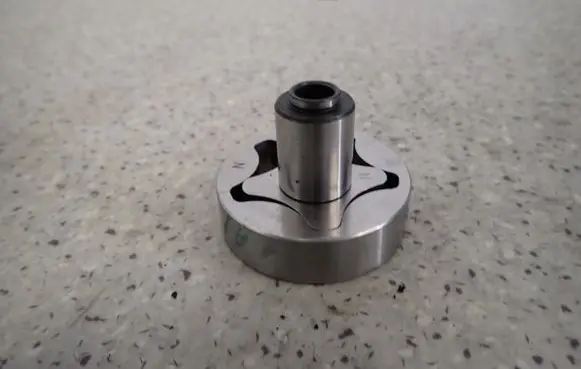 Toyota Avensis T220 Oil pump 
