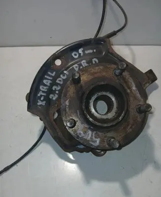 Nissan X-Trail T30 Front wheel hub