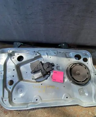 Skoda Fabia Mk1 (6Y) Front door window regulator motor 400756A