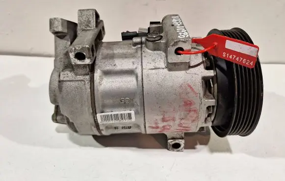 Renault Clio IV Air conditioning (A/C) compressor (pump) 926004990R