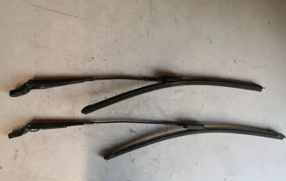 Skoda Fabia Mk2 (5J) Front wiper blade arm 5J1955409B