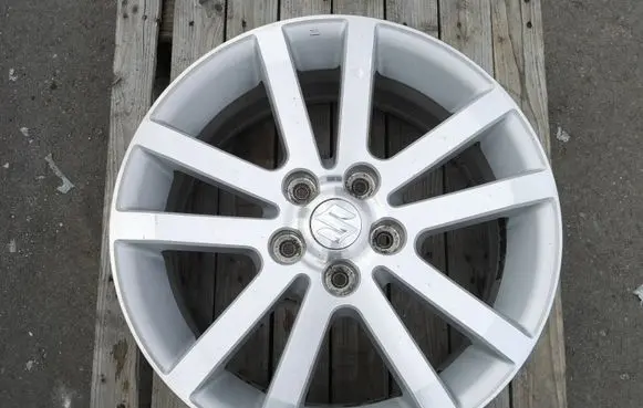 Suzuki Vitara (LY) R17 alloy rim 8C99