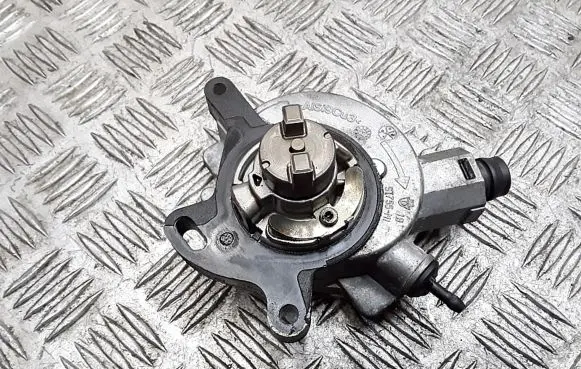 Ford Focus Vacuum pump CM5G2A451GA