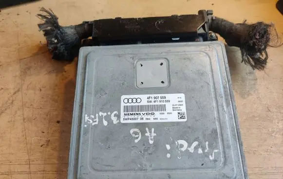 Audi A6 S6 C6 4F Engine control unit/module 4F1907559 4F1910559