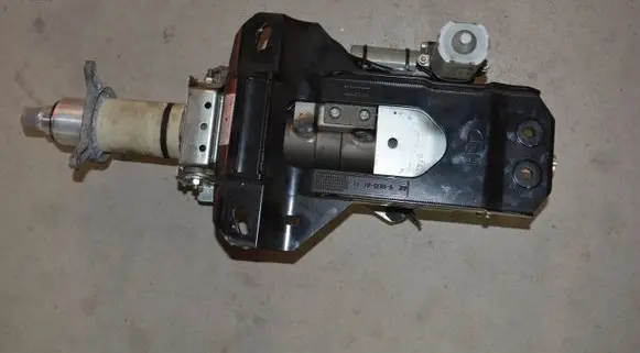 Steering wheel axle set