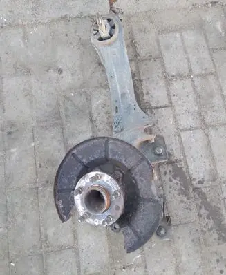 Rear wheel hub