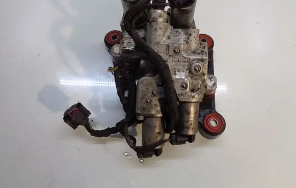BMW 7 F01 F02 F03 F04 Air suspension compressor 6775258 10641010