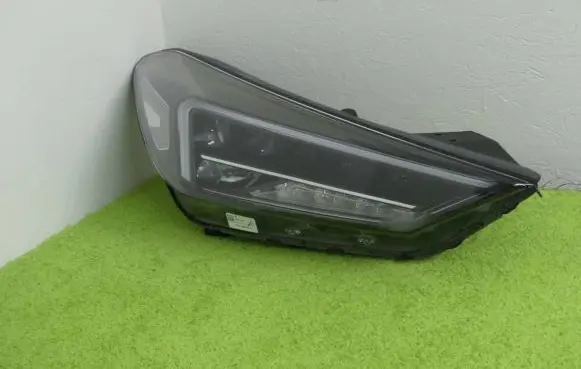 Hyundai Tucson TL Headlight/headlamp 92102D7700