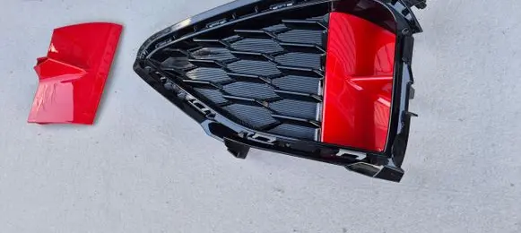 Hyundai i30 Front bumper upper radiator grill