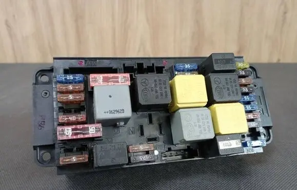 Mercedes-Benz CLK A209 C209 Fuse box set A2095452801 2095452801