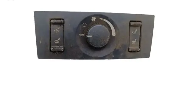 Chrysler Pacifica Seat heating switch M23199