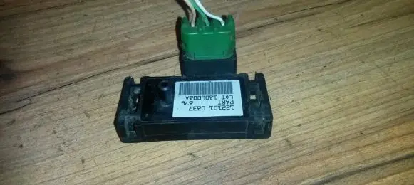 Renault Scenic I Air pressure sensor 1221010837 1806008a