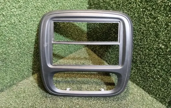 Opel Vivaro Dashboard center trim panel 682603912R 93452449