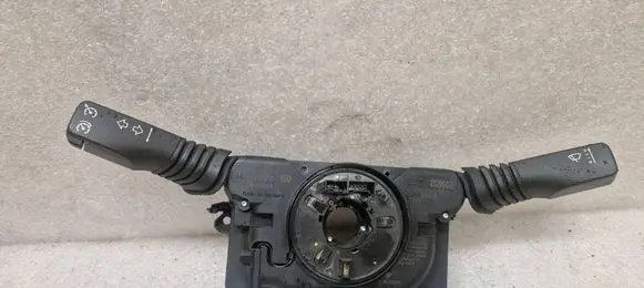 Wiper turn signal indicator stalk/switch
