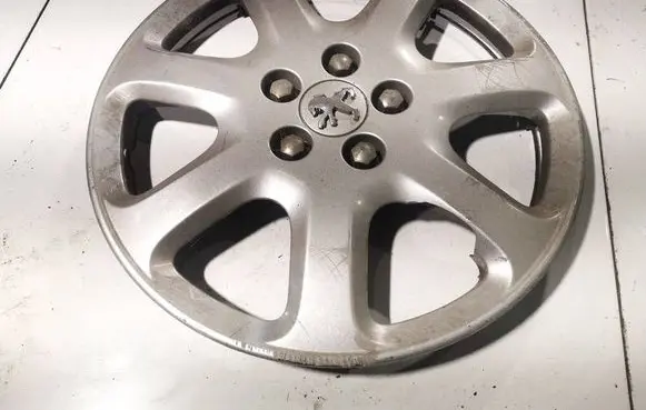 Peugeot 407 R16 wheel hub/cap/trim 9661687480