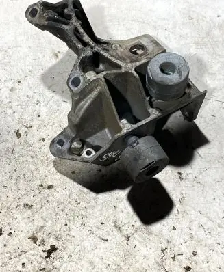 Volvo S80 Engine mounting bracket 6g926f030ba
