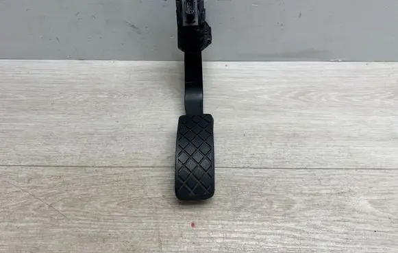 Porsche Cayenne (9Y0 9Y3) Accelerator throttle pedal 8W1723523 6PV01164201 PAB72352300