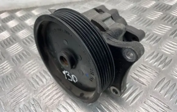 Mercedes-Benz C W204 Power steering pump A0064667501 7693955169