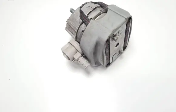 Engine mount bracket