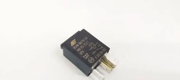 Volkswagen Golf V Other relay 7M0951253C 95VW10K705EA