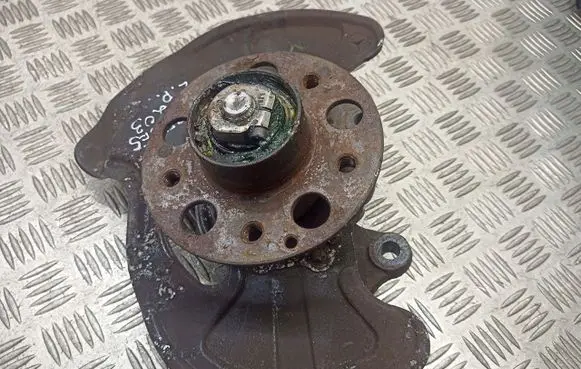 Mercedes-Benz 200 300 W123 Front wheel hub spindle knuckle