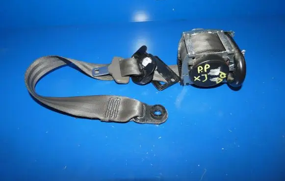 Jaguar XJ X351 Front seatbelt