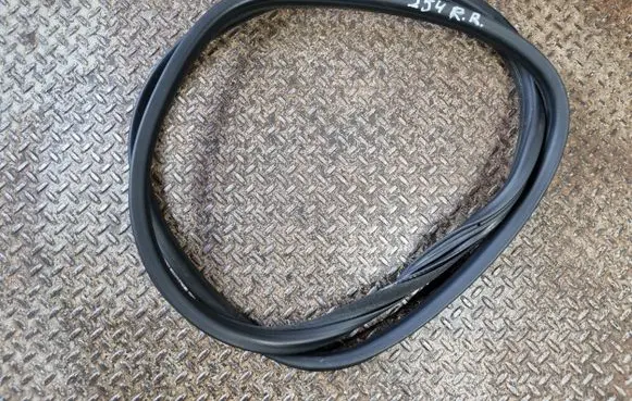 Citroen DS5 Rear door rubber seal (on body) 