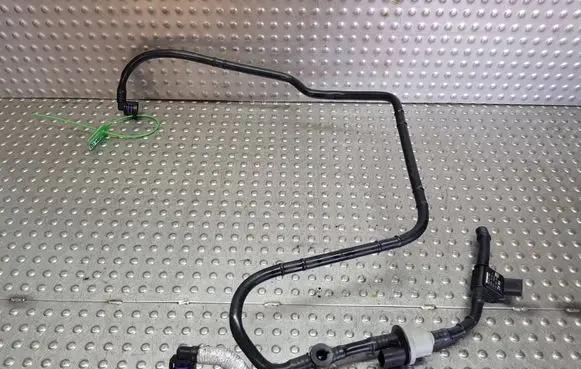 Volkswagen Polo VI Fuel line pipe S26370568 05C906517B 05E906052