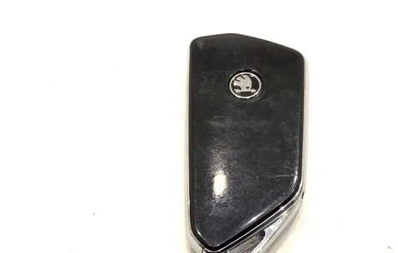 Skoda Octavia Mk4 Ignition key/card 
