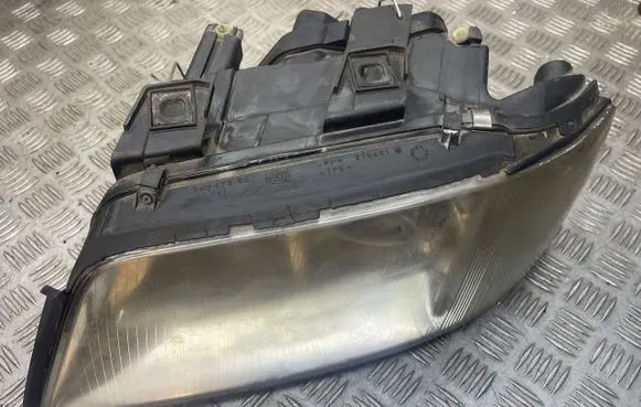 Audi A6 S6 C5 4B Headlight/headlamp 14847300