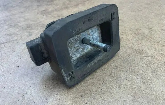 BMW 7 F01 F02 F03 F04 Gearbox mount 6770289 22316770289 22316761094