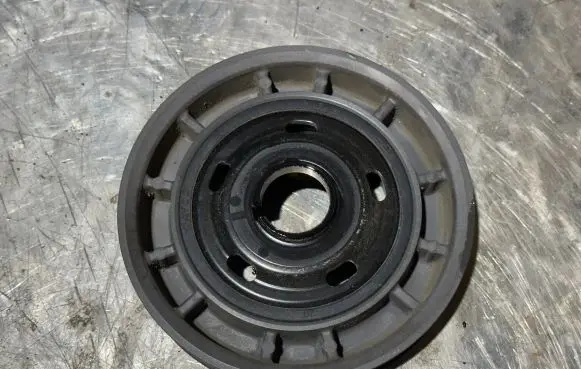 Peugeot 308 Crankshaft pulley 9821624380