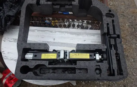 Audi S5 Lift Jack 