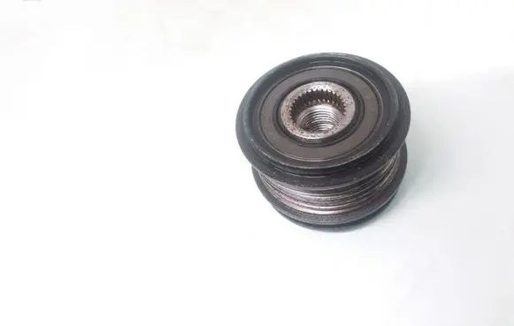 Volkswagen Golf V Alternator pulley F553470