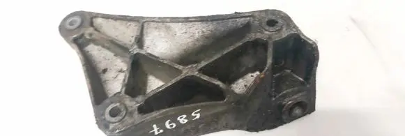 BMW 5 E39 Engine mounting bracket 6750441