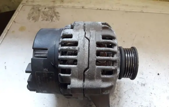 Volkswagen PASSAT B5 Generator/alternator 0123310022