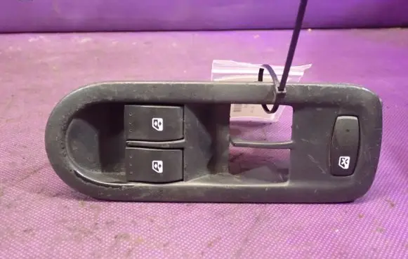 Renault Megane II Quarter vent window switch 8200160603