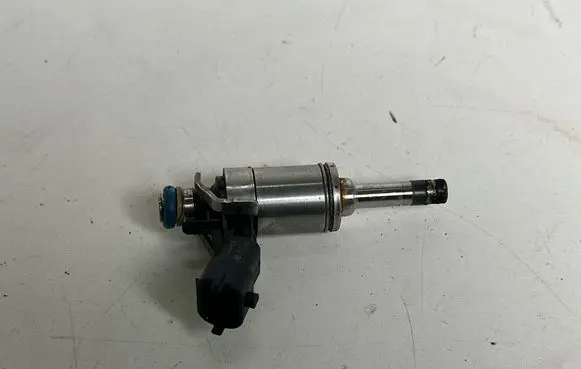 Ford Mustang VI Fuel injector 0261500